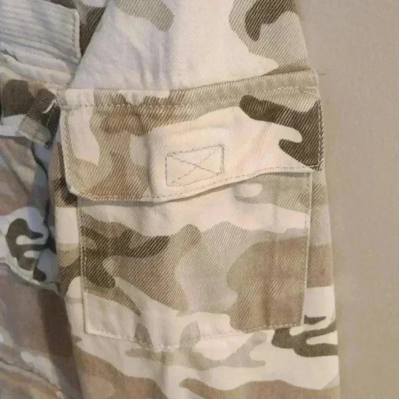 Bershka XS White/ Green and tan Camouflage Denim Cargo Jean Jacket - Picture 4 of 5